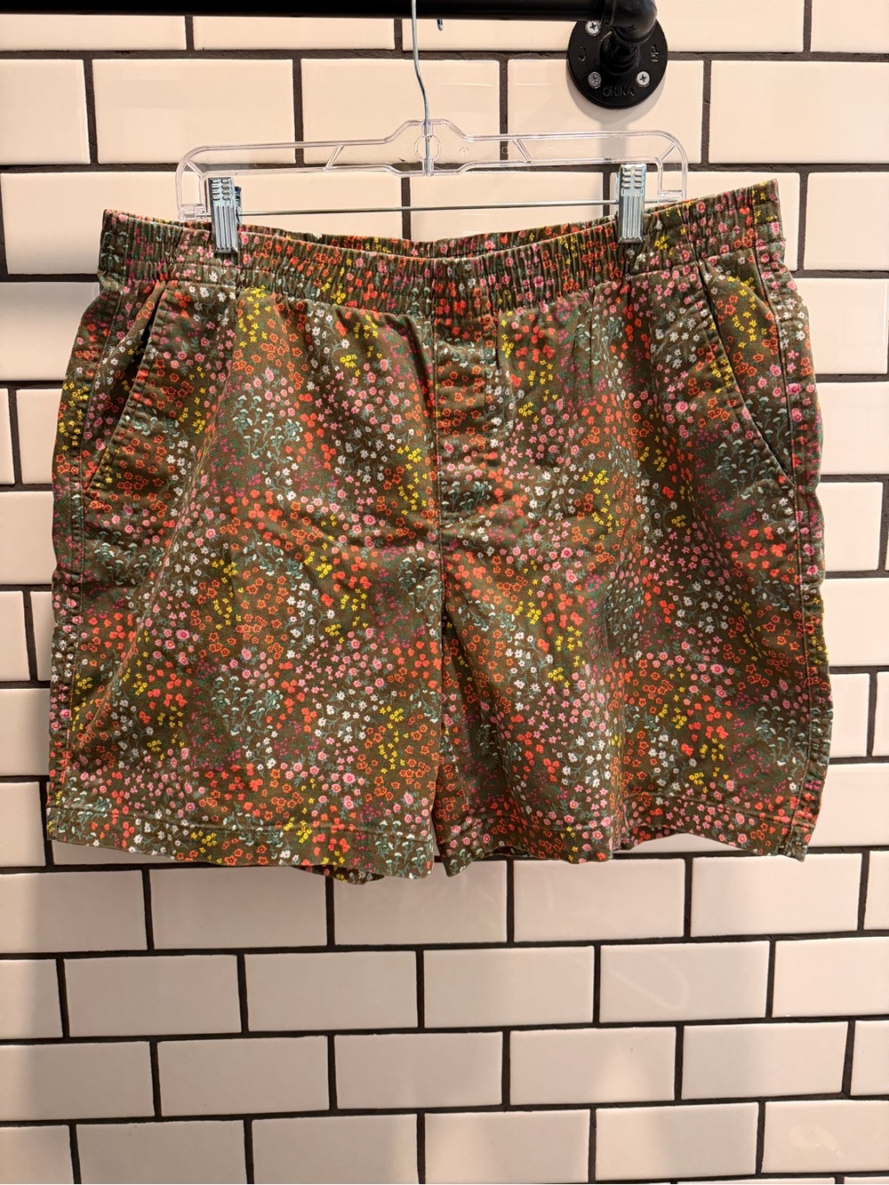 Land’s End Floral Olive Green Elastic Waist Shorts